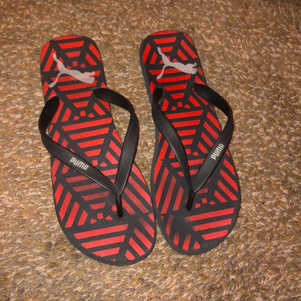 Puma flip flops